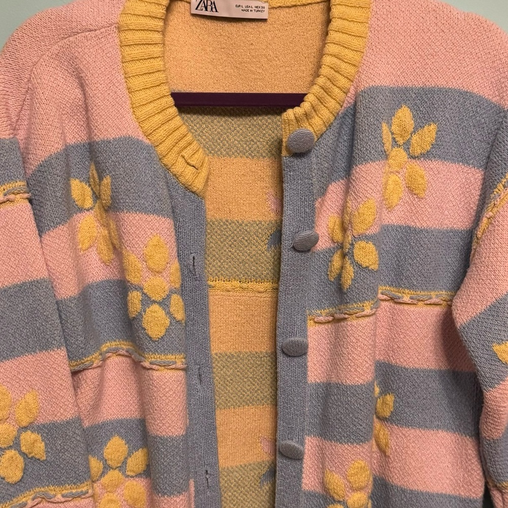 #ZARA FLORAL JACQUARD CARDIGAN , Size Large , true to size